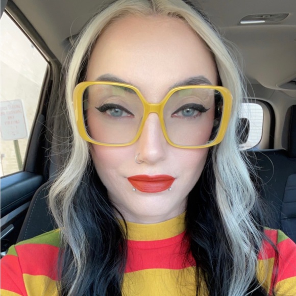 Meet Your Posher - Picture 8 of 16